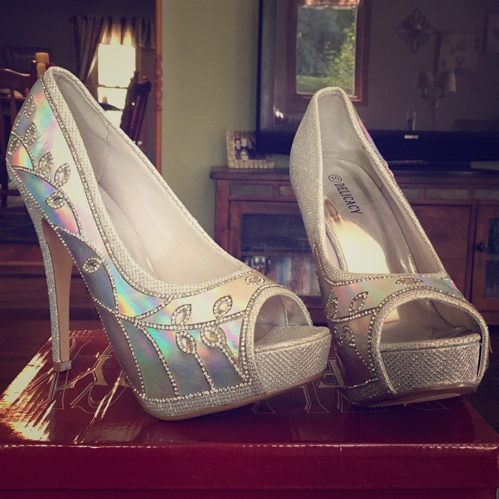 DELICACY - Silver/ Holographic Platform Heel